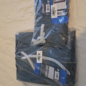 Kirkland womens light weight full zip jogger and pants set. Green size Large.
